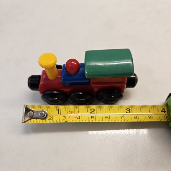 Vintage train caboose and 2000 Playskool fire truck - Picture 9 of 13